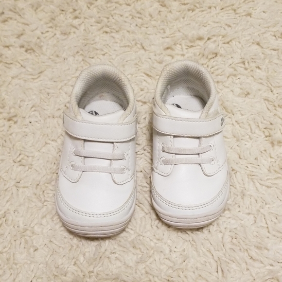stride rite taye sneaker
